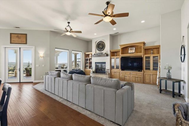 2480 Country Ln, Auburn, CA 95603