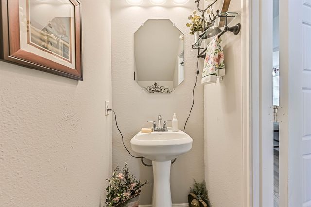 356 Selah Court, Alvin, TX 77511