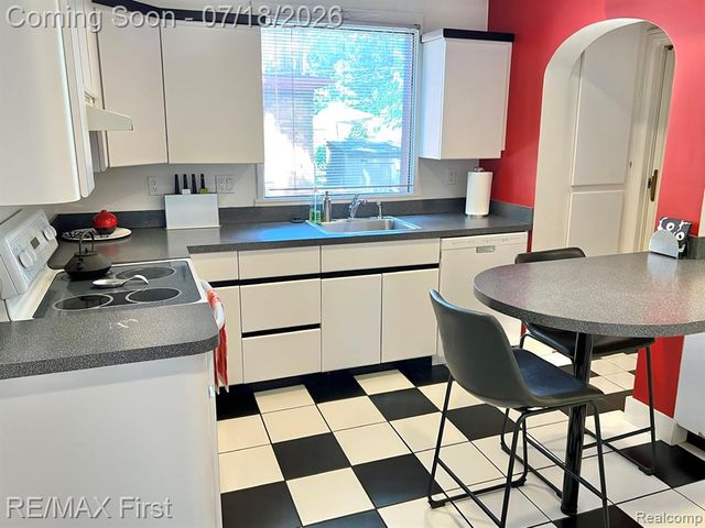 774 W Oakridge Street, Ferndale, MI 48220