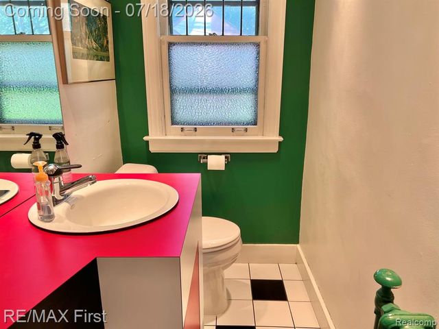 774 W Oakridge Street, Ferndale, MI 48220
