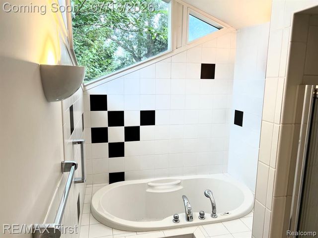 774 W Oakridge Street, Ferndale, MI 48220