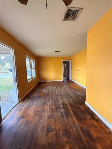 5913 Norvel Dr, Corpus Christi, TX 78412