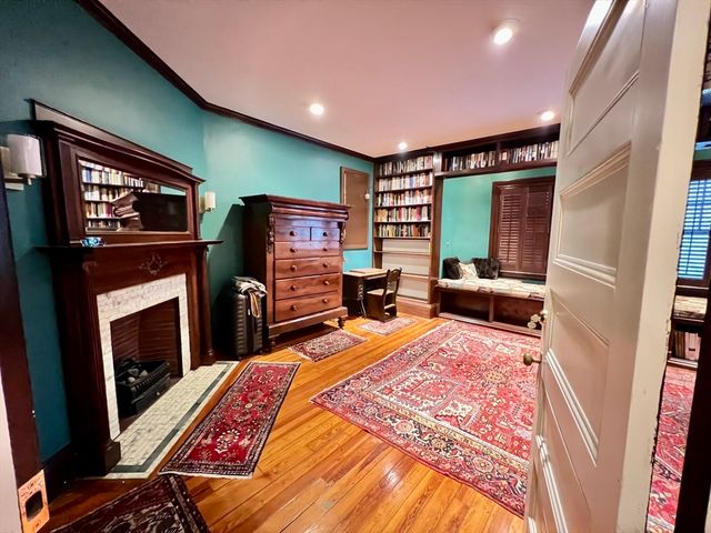 684 Washington St 1, Brookline, MA 02446