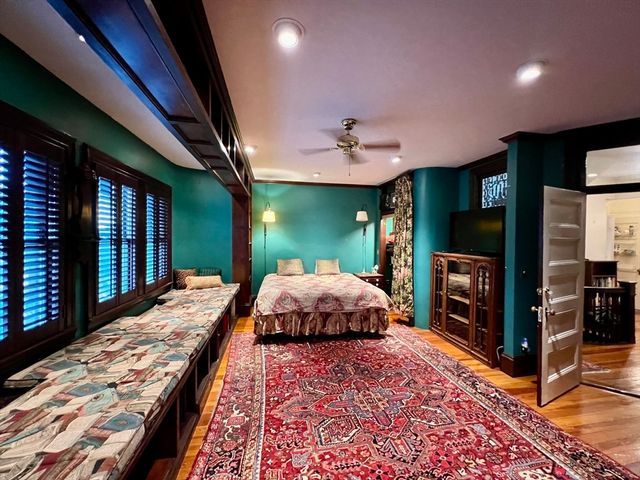 684 Washington St 1, Brookline, MA 02446