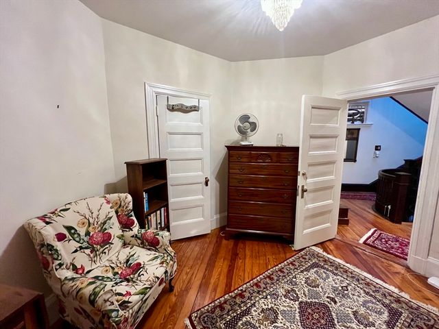 684 Washington St 1, Brookline, MA 02446