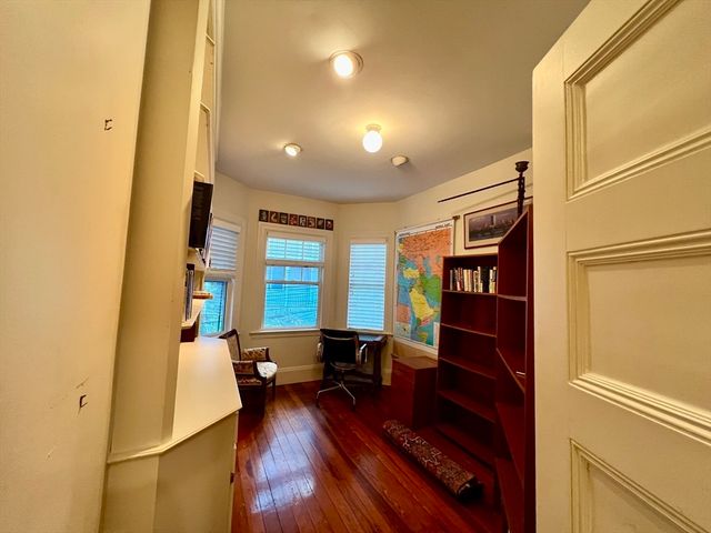 684 Washington St 1, Brookline, MA 02446