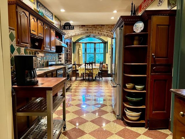 684 Washington St 1, Brookline, MA 02446