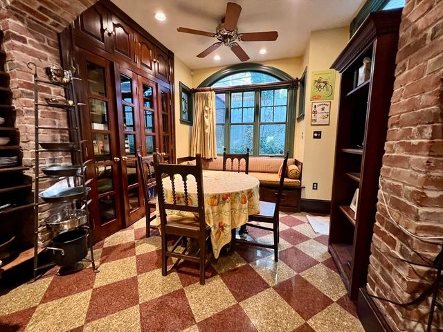 684 Washington St 1, Brookline, MA 02446