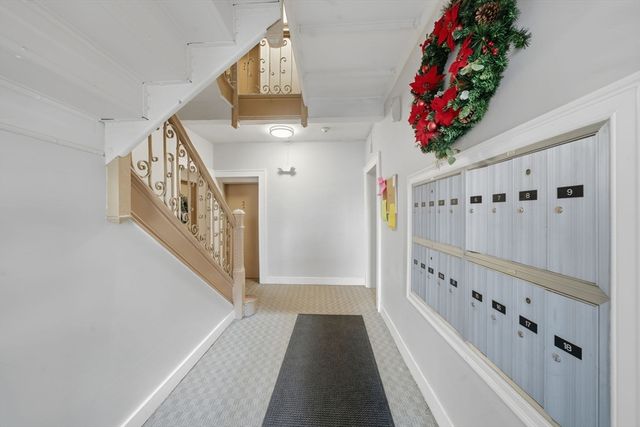 1480 Commonwealth Ave 10, Boston, MA 02135