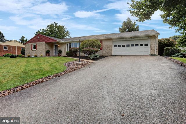 218 MEADOW LN, Chambersburg, PA 17202
