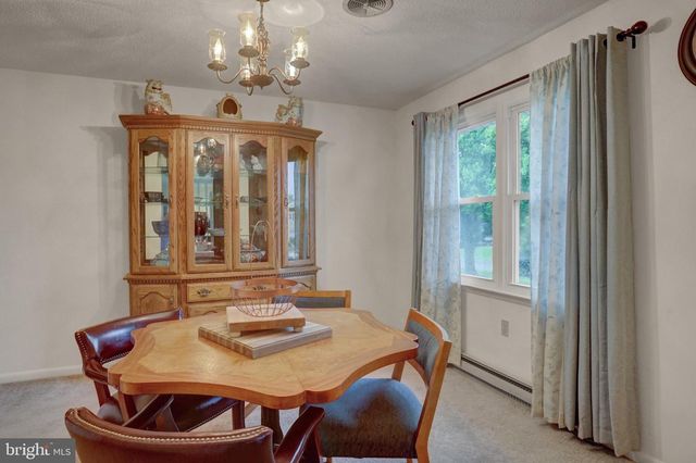 218 MEADOW LN, Chambersburg, PA 17202