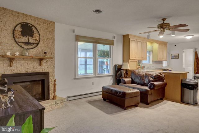 218 MEADOW LN, Chambersburg, PA 17202