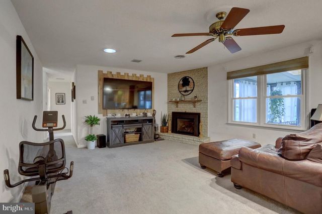 218 MEADOW LN, Chambersburg, PA 17202