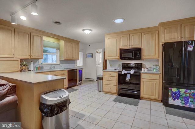 218 MEADOW LN, Chambersburg, PA 17202