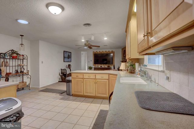 218 MEADOW LN, Chambersburg, PA 17202