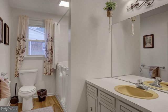 218 MEADOW LN, Chambersburg, PA 17202