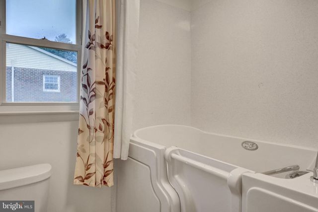 218 MEADOW LN, Chambersburg, PA 17202