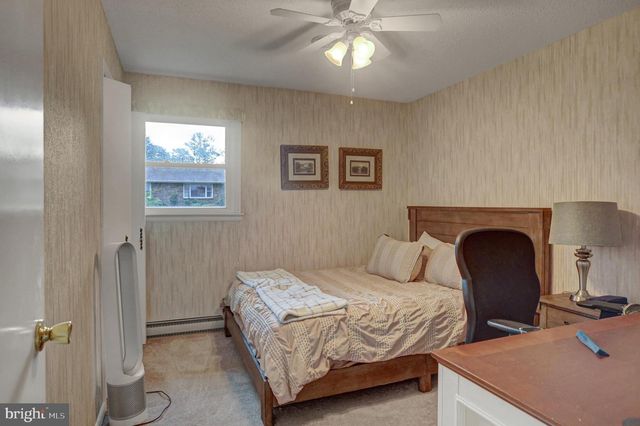 218 MEADOW LN, Chambersburg, PA 17202
