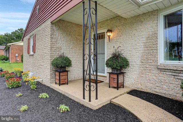 218 MEADOW LN, Chambersburg, PA 17202