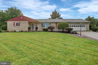 218 MEADOW LN, Chambersburg, PA 17202