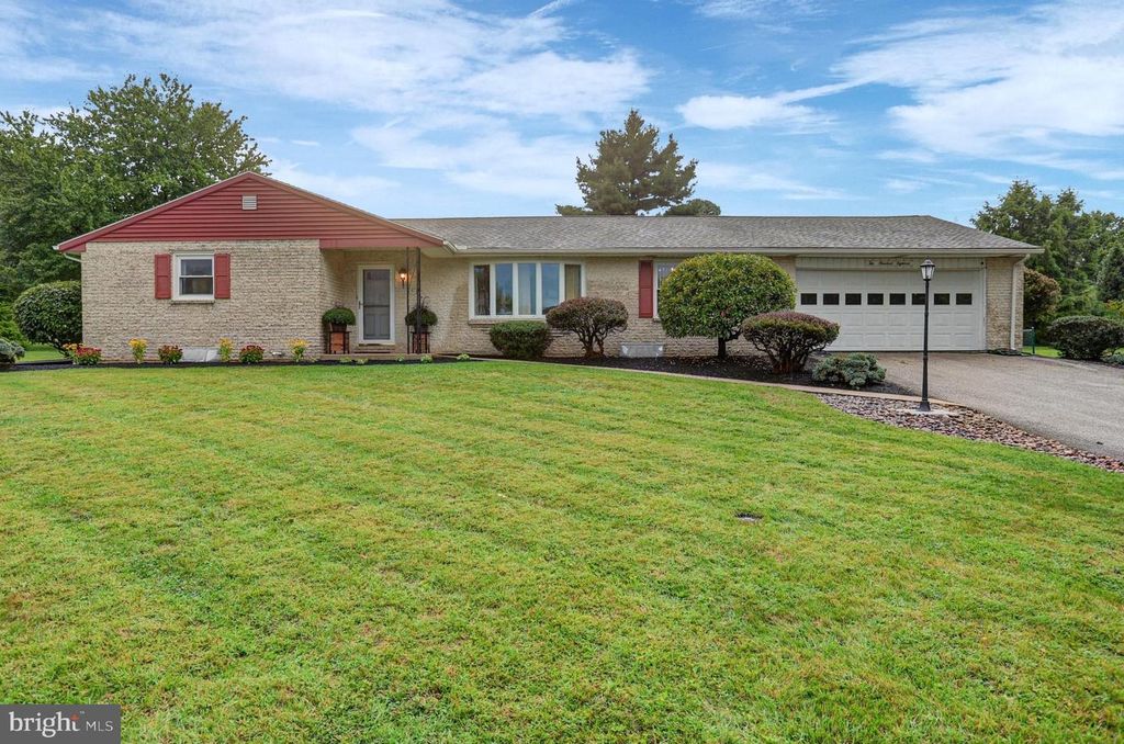 218 MEADOW LN, Chambersburg, PA 17202