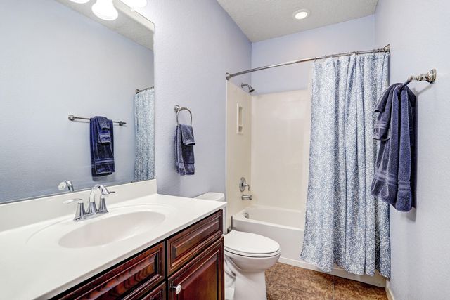 840 Golden Yarrow Trail, Bernalillo, NM 87004