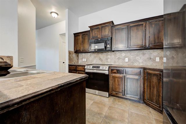 417 Tecumseh Meadows Court, Norman, OK 73069