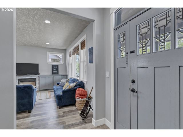 905 PINTAIL St, Silverton, OR 97381
