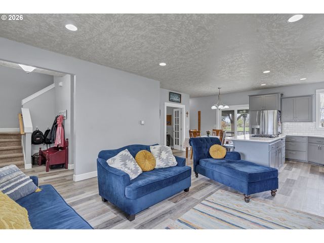 905 PINTAIL St, Silverton, OR 97381