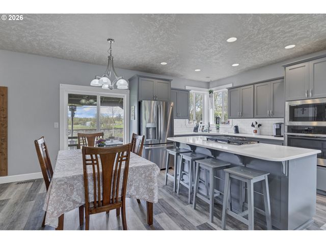 905 PINTAIL St, Silverton, OR 97381
