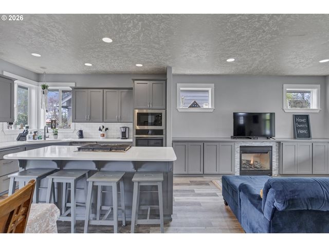 905 PINTAIL St, Silverton, OR 97381