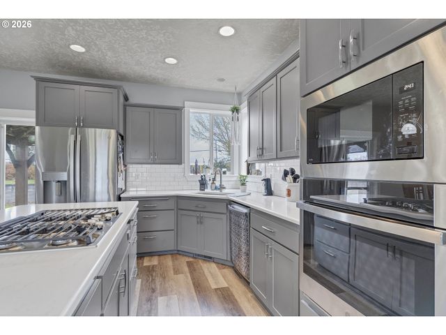 905 PINTAIL St, Silverton, OR 97381
