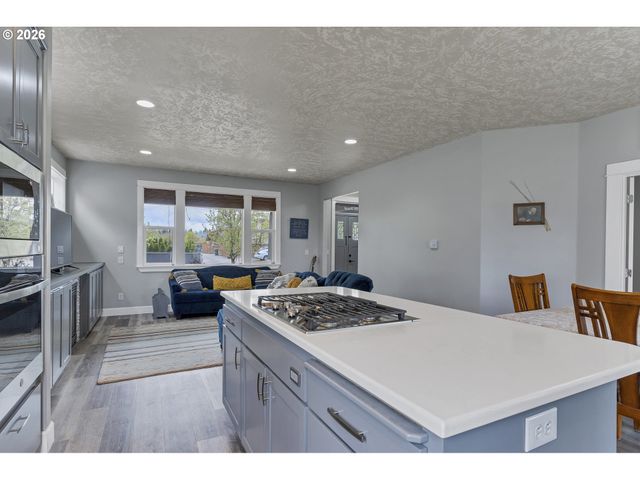 905 PINTAIL St, Silverton, OR 97381