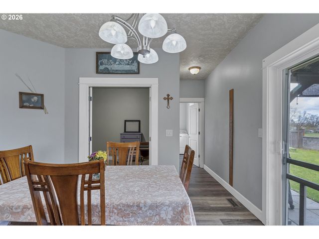 905 PINTAIL St, Silverton, OR 97381