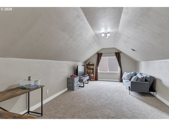 905 PINTAIL St, Silverton, OR 97381