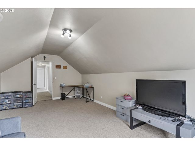 905 PINTAIL St, Silverton, OR 97381