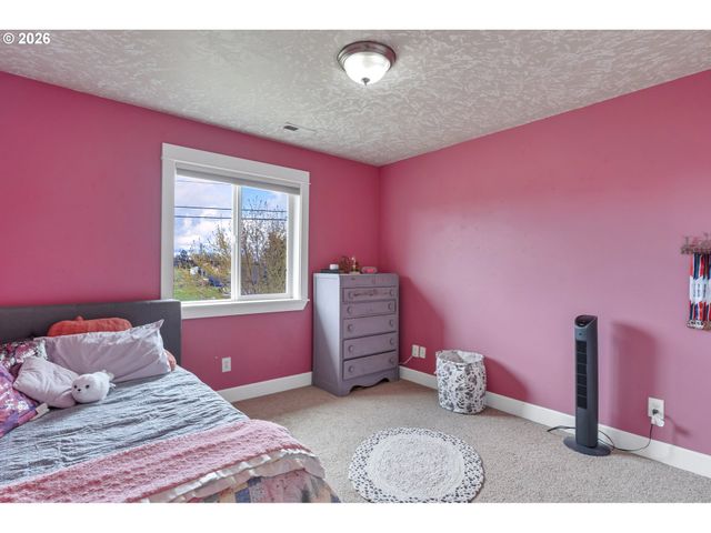 905 PINTAIL St, Silverton, OR 97381