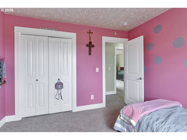 905 PINTAIL St, Silverton, OR 97381