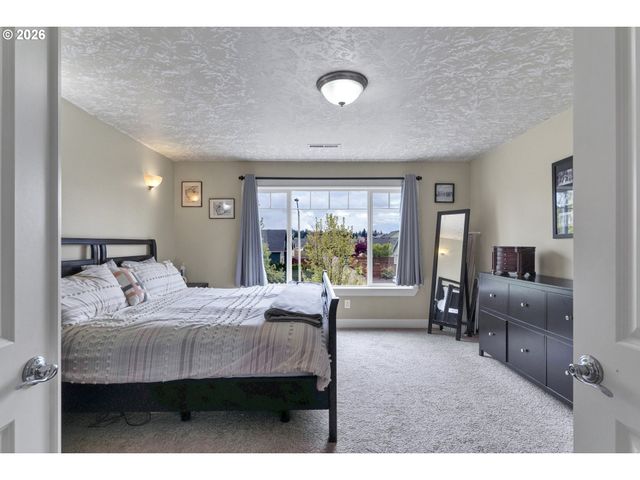 905 PINTAIL St, Silverton, OR 97381