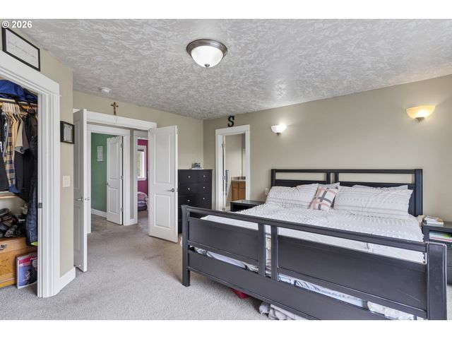 905 PINTAIL St, Silverton, OR 97381