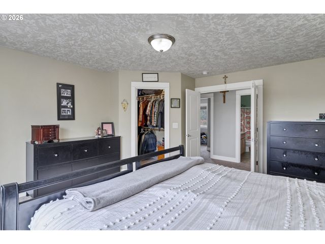 905 PINTAIL St, Silverton, OR 97381
