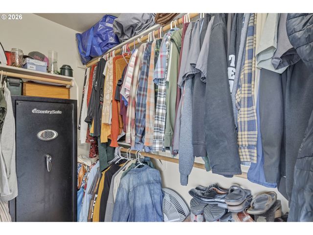 905 PINTAIL St, Silverton, OR 97381