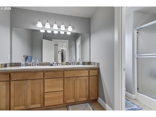 905 PINTAIL St, Silverton, OR 97381