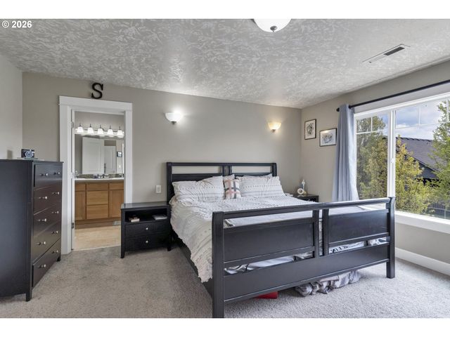 905 PINTAIL St, Silverton, OR 97381