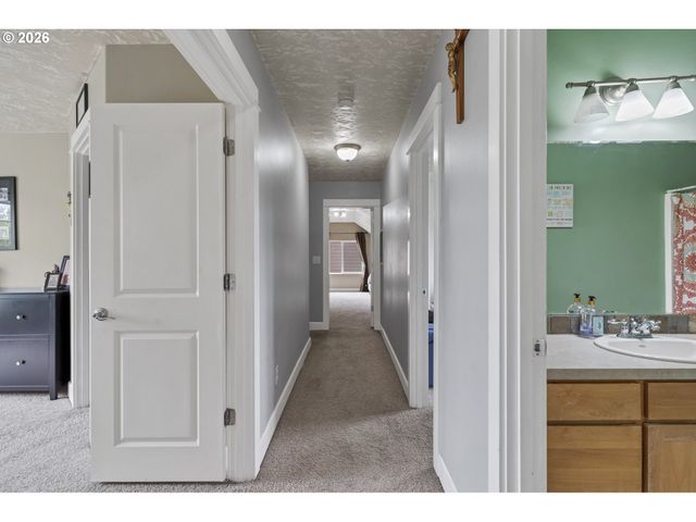 905 PINTAIL St, Silverton, OR 97381