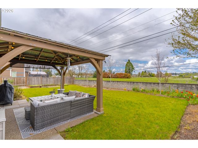 905 PINTAIL St, Silverton, OR 97381