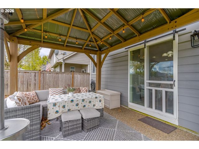 905 PINTAIL St, Silverton, OR 97381