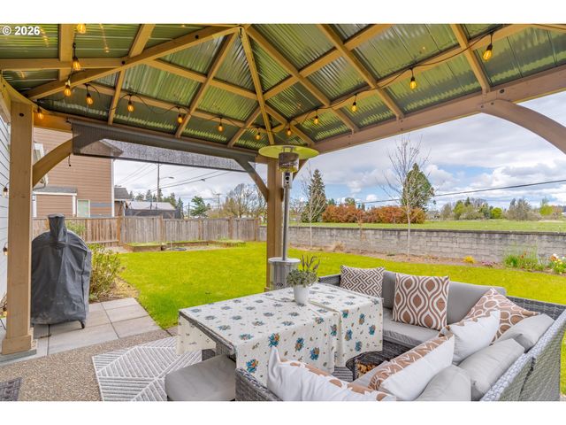 905 PINTAIL St, Silverton, OR 97381