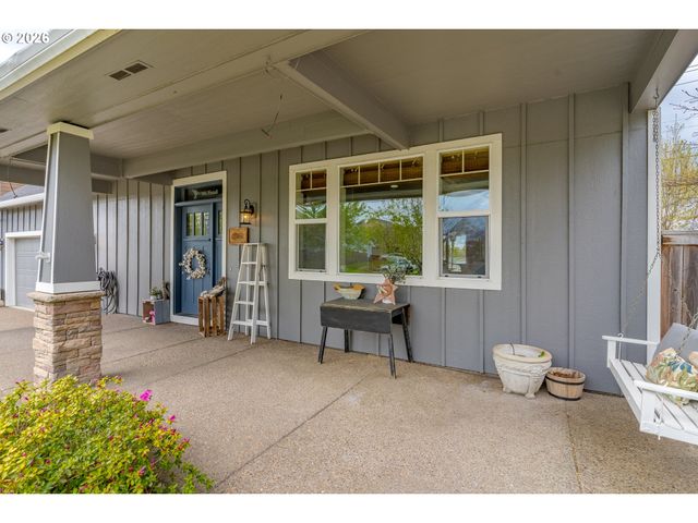 905 PINTAIL St, Silverton, OR 97381