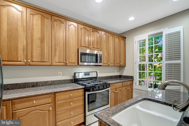 1210 ROUNDHOUSE LN, Alexandria, VA 22314